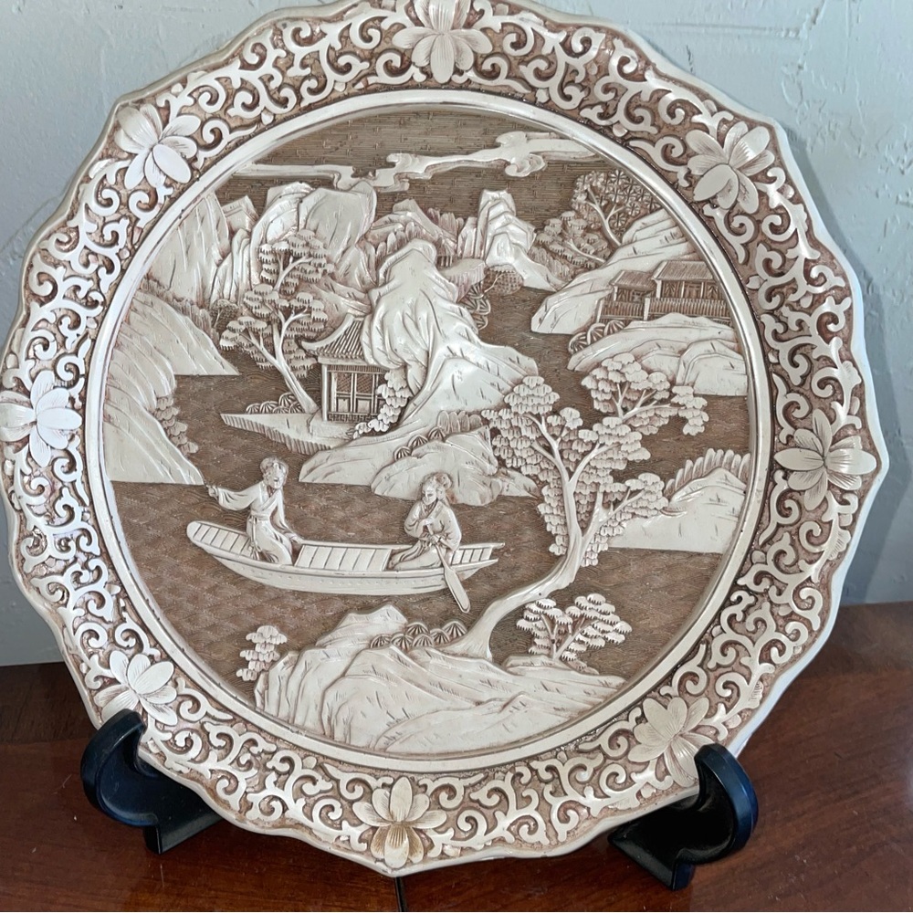 Vintage 1982- Ivory Dynasty 3 piece Matching Set. Vase, Trinket Box & Plate. - Picture 10 of 14